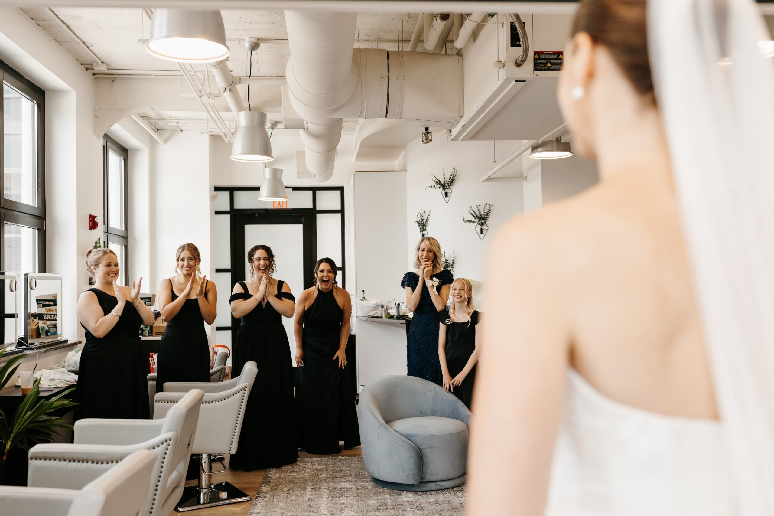 Bride getting ready in Nashville with her friends and mom